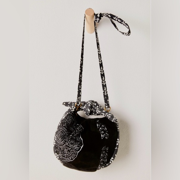 FREE PEOPLE Aria Mini Velvet Bag Black - Picture 4 of 5